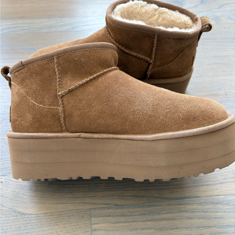 UGG Classic Ultra Mini Platform (never worn)